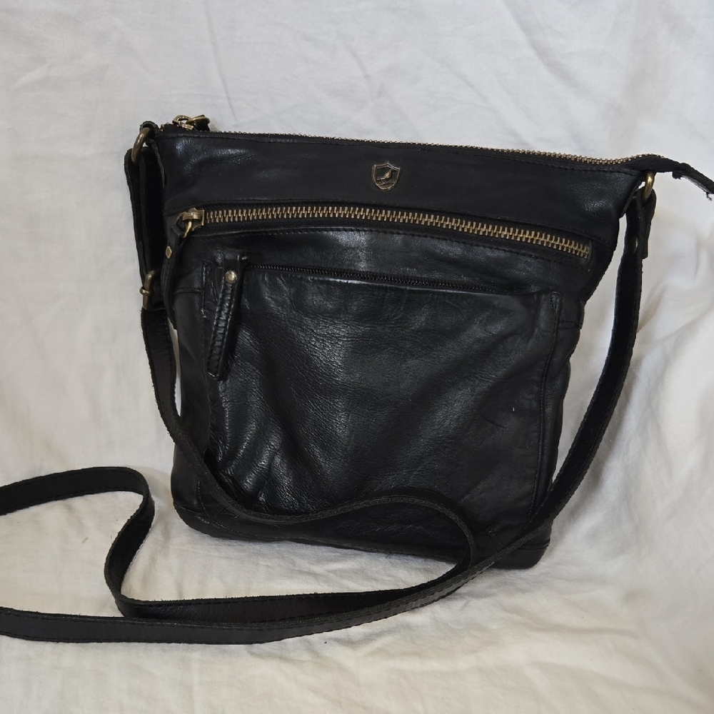 Vtg Cochor Crossbody Black Leather Bag 3 external Zip Close Pockets Zip Close